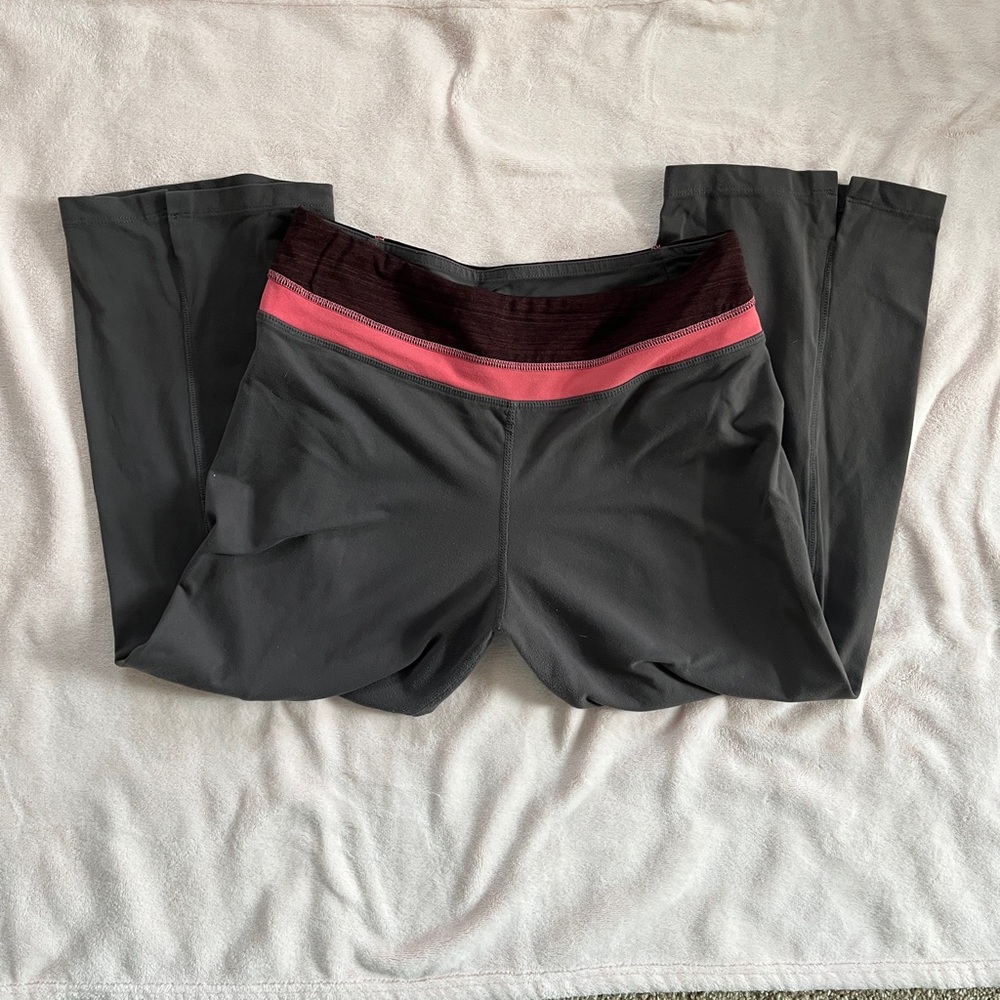 Tuff Athletics Low Rise Women’s Size Small Flare Gray Capris 19” Made in Canada